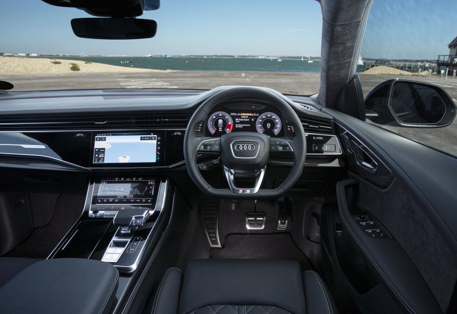 Торпедо Audi SQ8 TDI 2019 года  (UK) (фото 15 из 40)